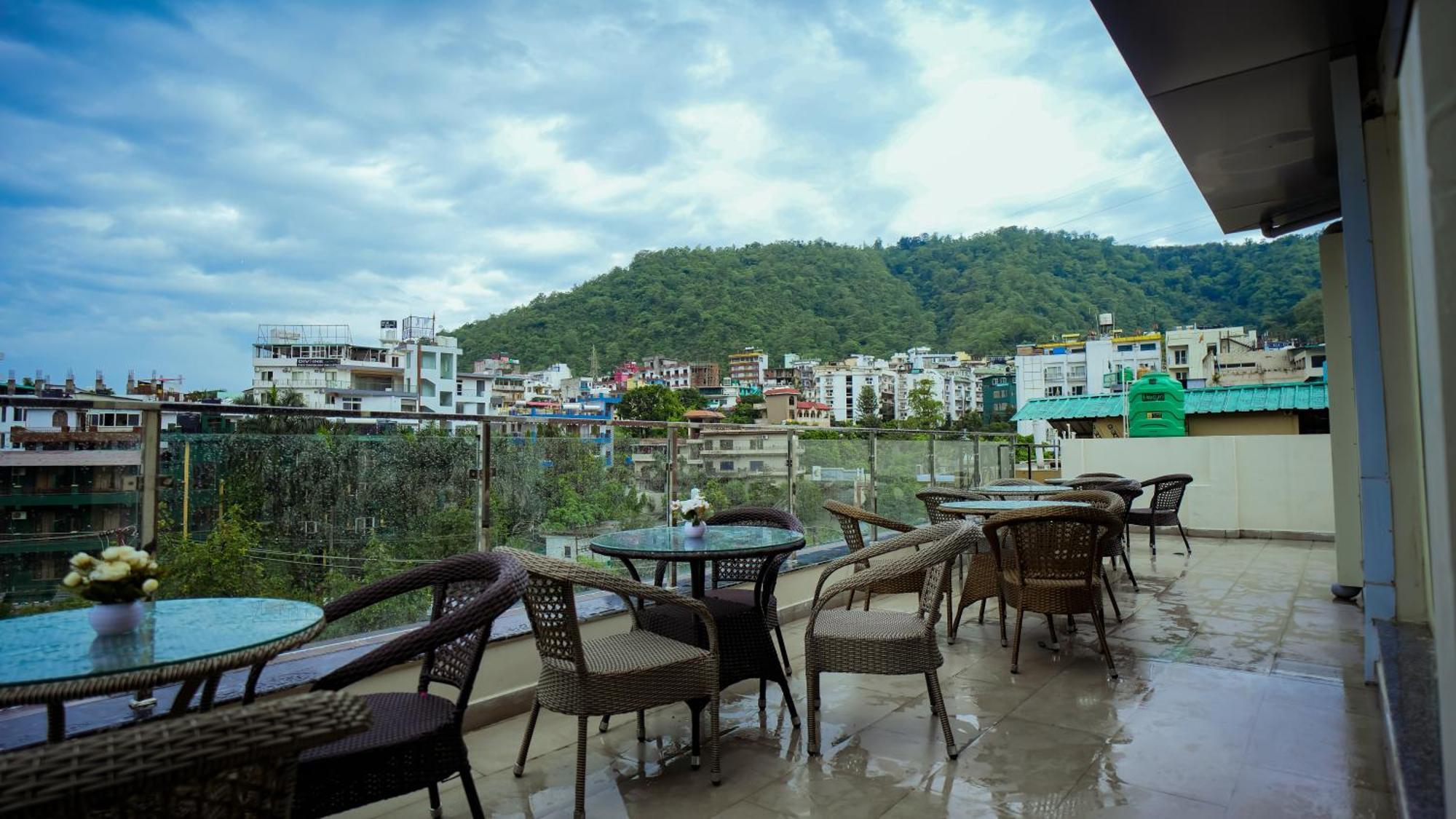 Hotel Lords Valley Rishikesh Bagian luar foto