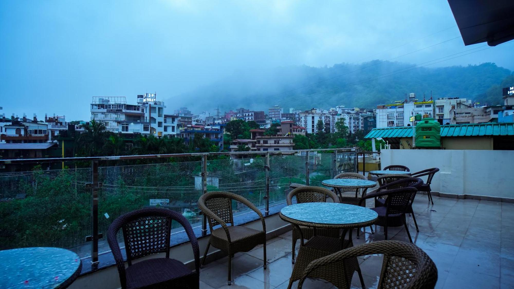 Hotel Lords Valley Rishikesh Bagian luar foto