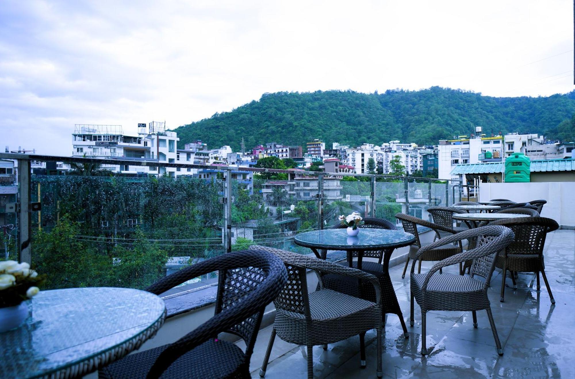 Hotel Lords Valley Rishikesh Bagian luar foto