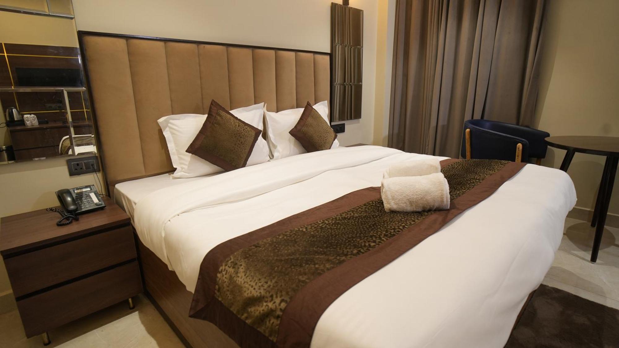 Hotel Lords Valley Rishikesh Bagian luar foto