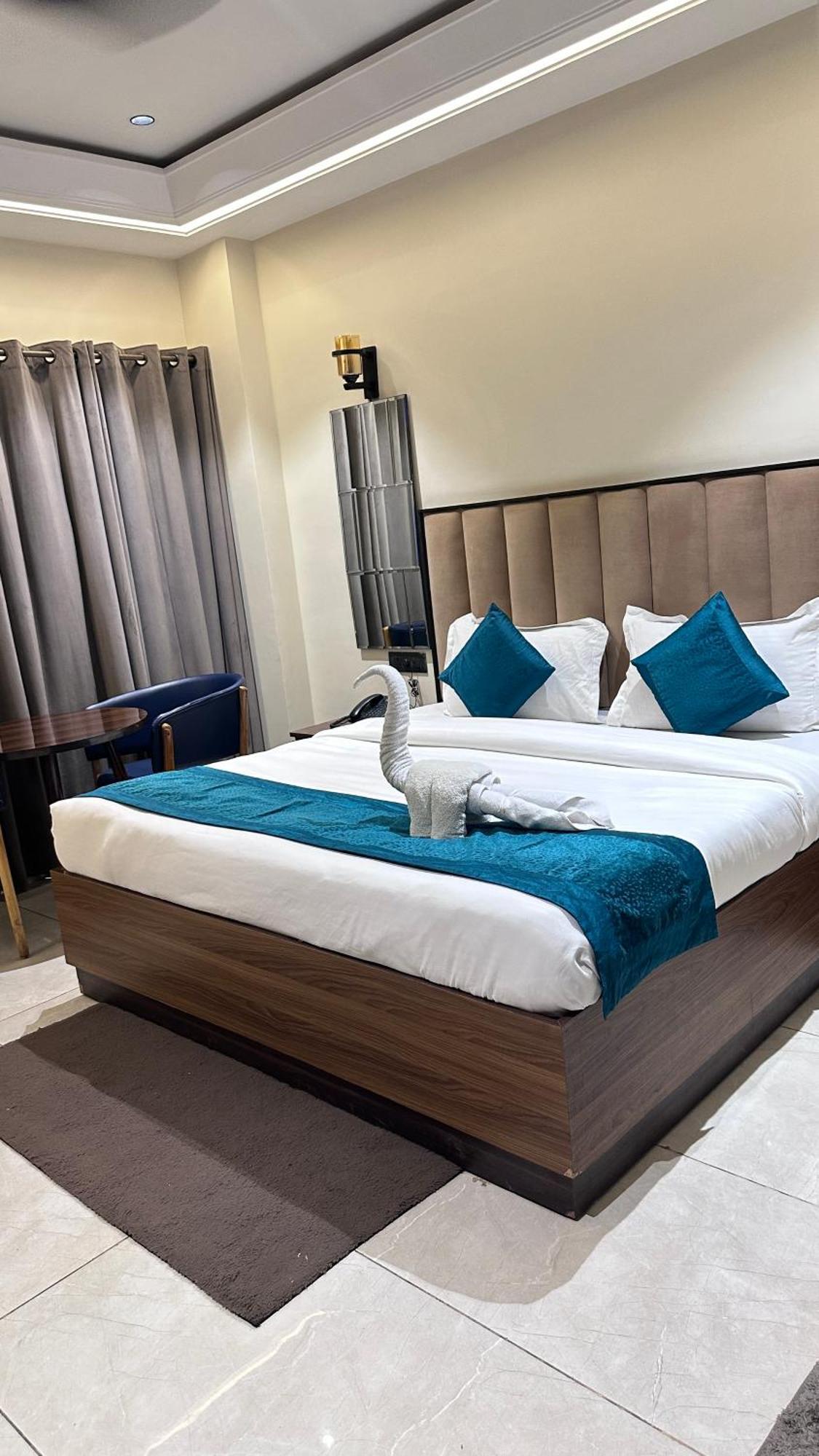 Hotel Lords Valley Rishikesh Bagian luar foto