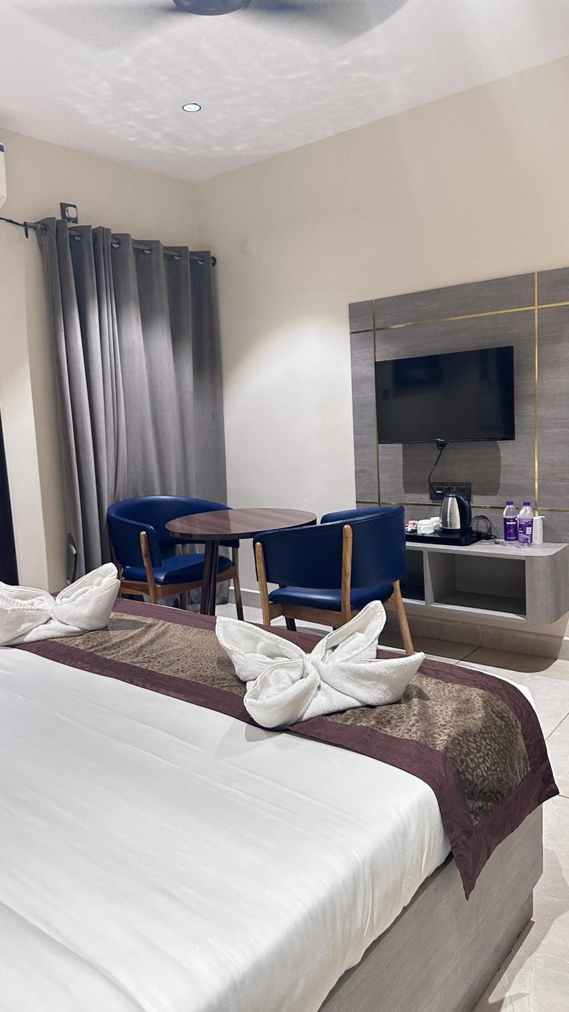 Hotel Lords Valley Rishikesh Bagian luar foto